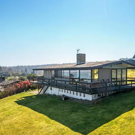 Feriehus Beautiful In With House Sea View