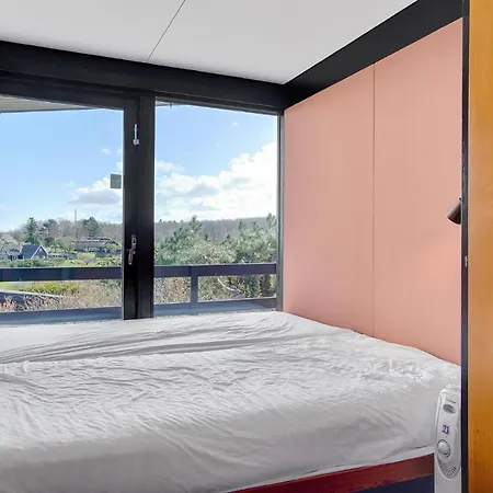 Feriehus Beautiful In With House Sea View